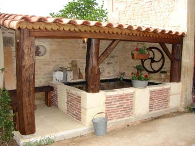 Bassin d&eacute;coratif en pierre