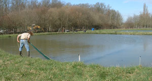 P&ecirc;che d'un &eacute;tang au filet